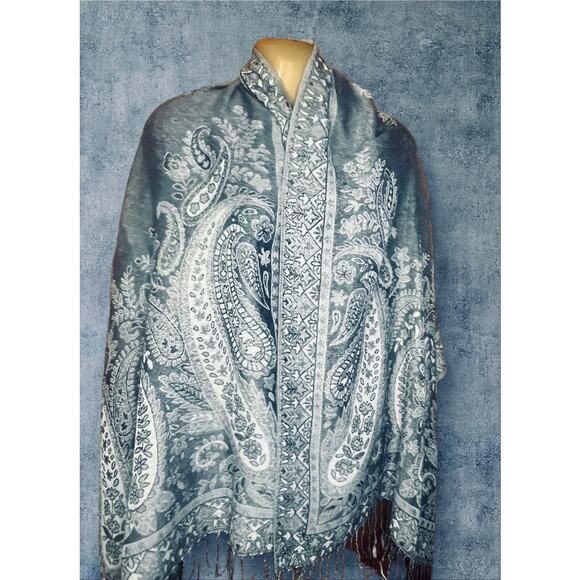 Reversible Jacquard Shades of Gray Paisley Pashmina 66” x 27” - Picture 1 of 5